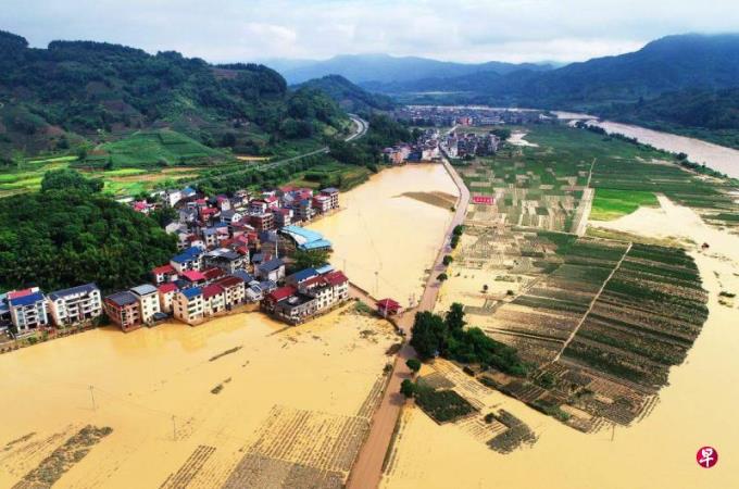 强降雨致福建武平县出现山体滑坡 造成四死二失踪
