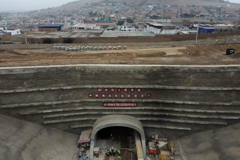 中国国有航运巨头中远海运在秘鲁投资13亿美元(17.63亿新元)建设中的钱凯港。此图摄于2023年8月22日。(路透社)