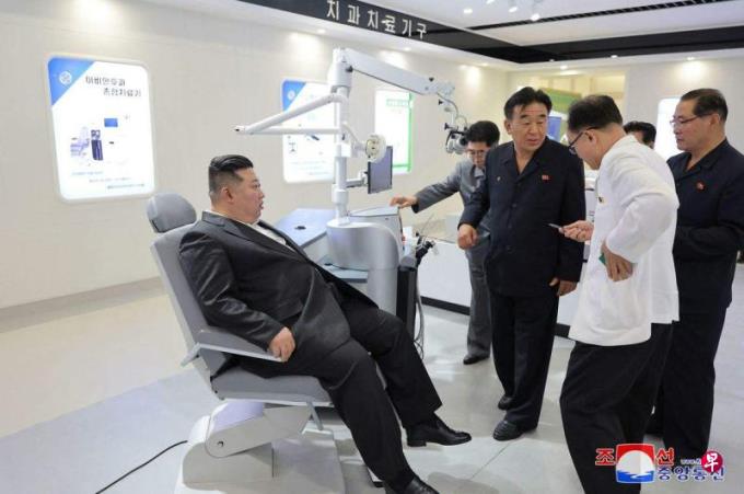金正恩视察兵工厂要求推广生产现代化成果
