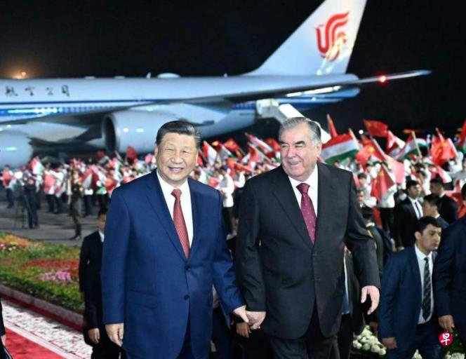 习近平抵达塔吉克斯坦进行国事访问