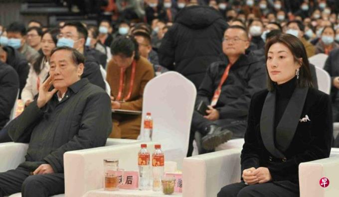 下午察:宗馥莉接班娃哈哈路坎坷?