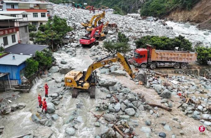 四川山洪八人遇难19人失联 专家:气温高冰雪消融加快以及降雨所致