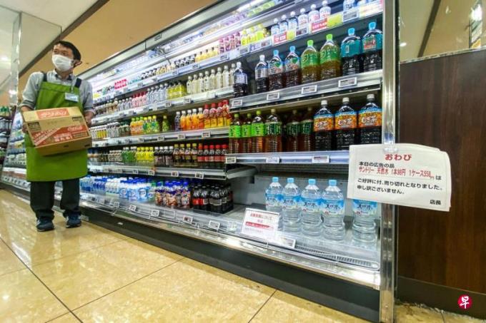 日本大地震预警引恐慌 民众囤粮旅客取消行程