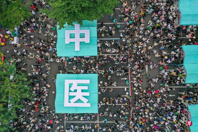 特稿:中国年轻人掀中医热潮解压养生