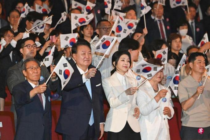 韩检方认定第一夫人收名牌包无犯罪嫌疑