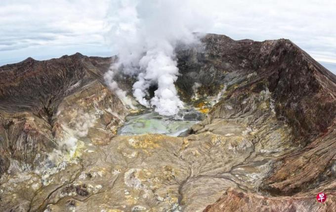 新西兰怀特岛火山喷发 多趟航班停飞