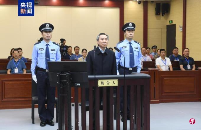 上海人大常委会原主任董云虎受贿近1.5亿人民币 一审被判无期