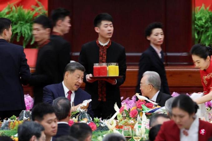 习近平国庆招待会致辞:坚决战胜一切风险挑战