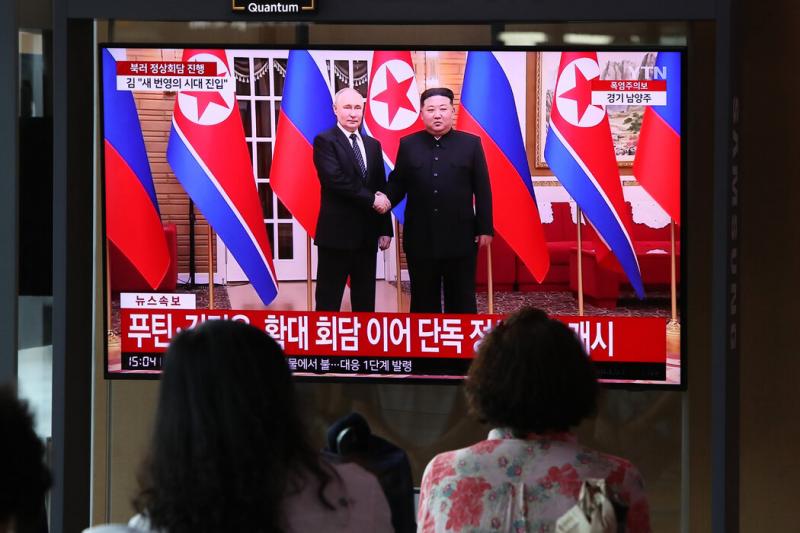 6月,金正恩与普京的会晤出现在首尔的电视上。会晤期间,金正恩发誓朝鲜将“全力支持和声援”俄罗斯的乌克兰战争。