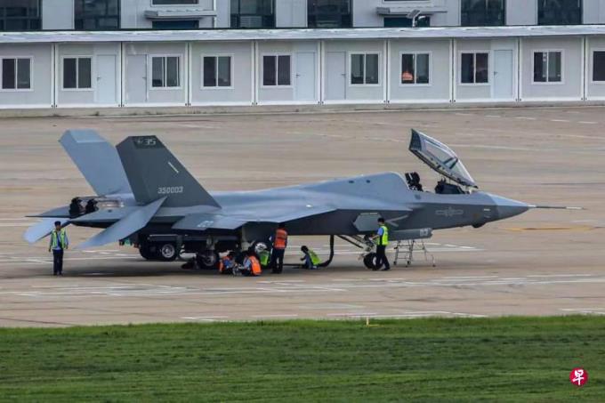 歼35隐身战机或已进入解放军空军服役
