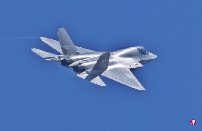 歼-35A亮相深圳金湾机场上空