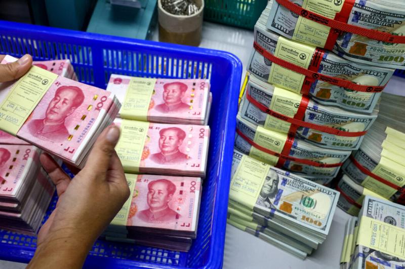 对于中国来说,让本国货币贬值可以部分或全部抵消美国对中国商品征收额外关税的影响。