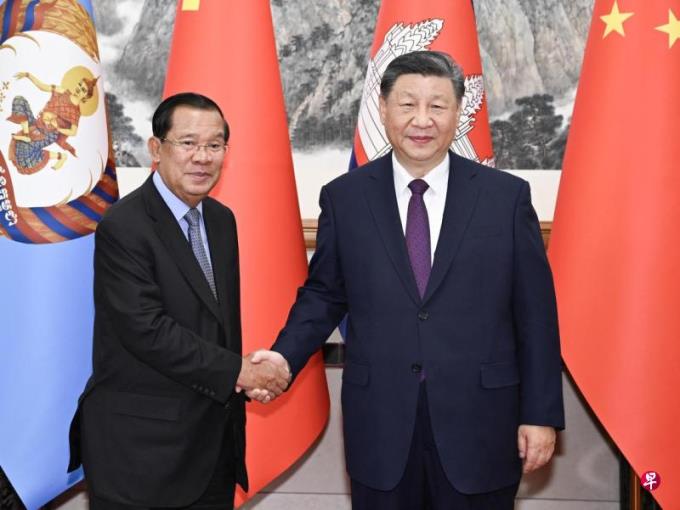 习近平见洪森 吁中柬相互支持巩固铁杆友谊