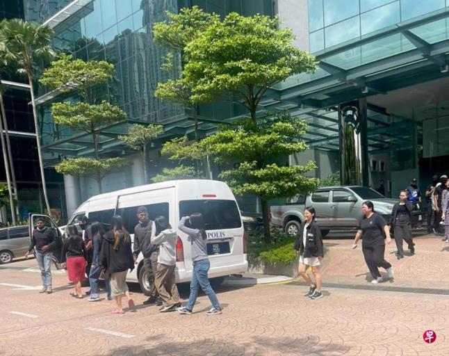 中国诈骗团伙在马设榴梿园投资骗局专骗同乡