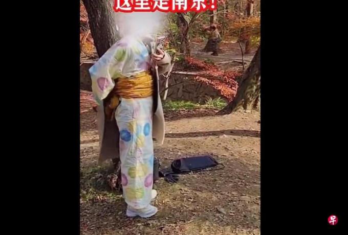 女子南京中山植物园穿和服拍照 园区:进园后才换上