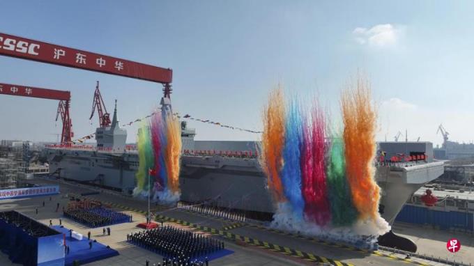 中国“四川舰”下水 可在渡海战中执行多种任务