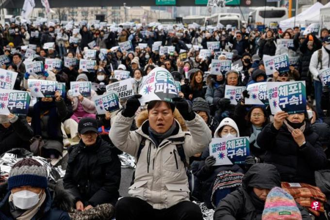 尹锡悦律师团队抗议执行拘留 将检举公调处长等150多人