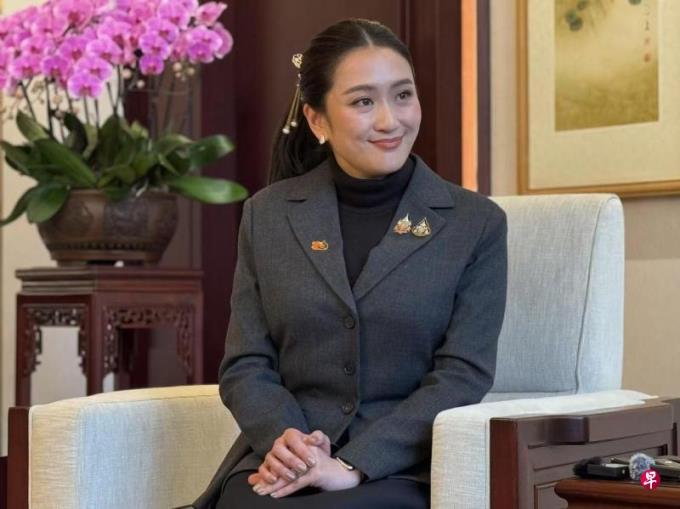 佩通坦自称有华裔血统 承诺担保中国游客旅泰安全