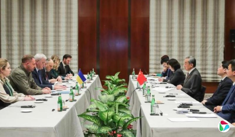 王毅慕尼黑会议场边加码斡旋俄乌停战 分析:向欧洲送暖