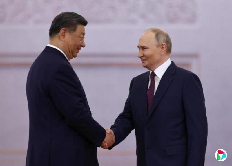 习近平访俄与普京举行小范围会谈
