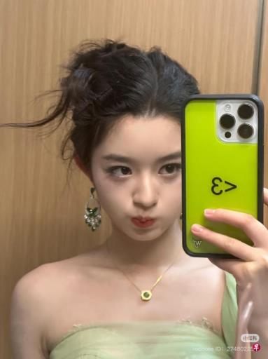中国女星被指佩戴天价耳环引争议 前公务员父亲否认是贪官