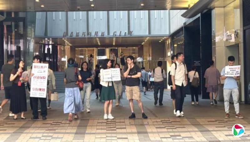 逃“卷”逐自由 大陆“新港漂”摸索新归处