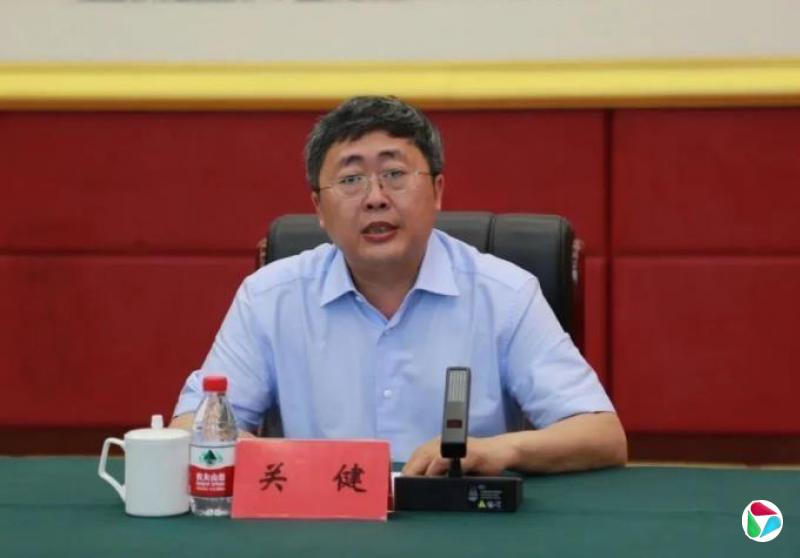关健,主动投案