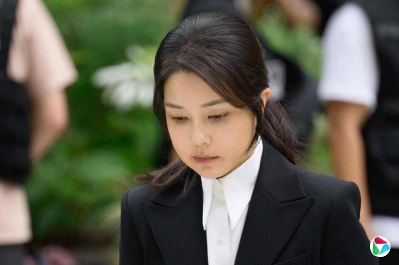 韩国独检组对前总统夫人金建希申请逮捕令