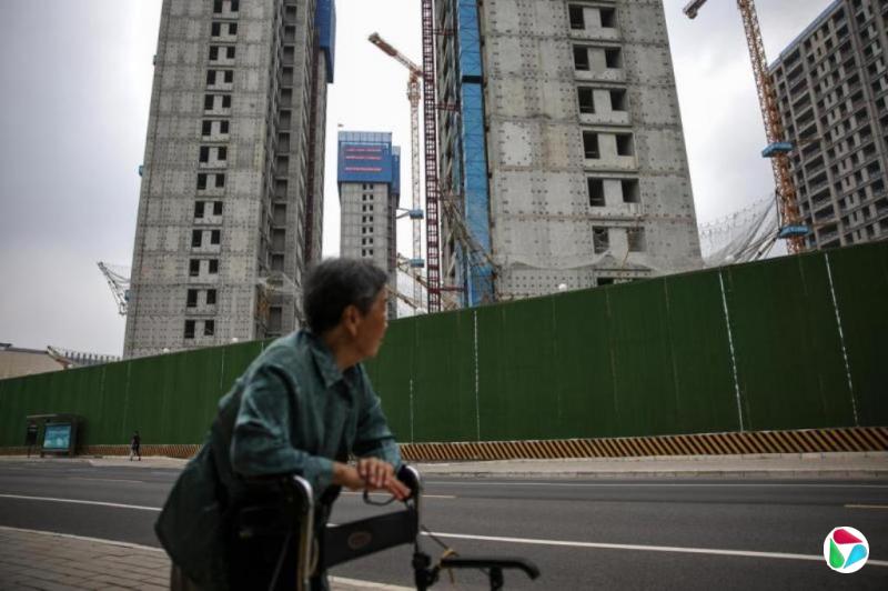 楼市低迷持续 中国两大房企碧桂园万科上半年亏损扩大