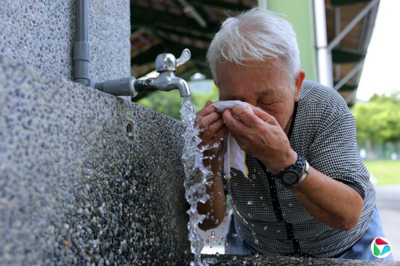 7月,台湾台北出现高温天气。