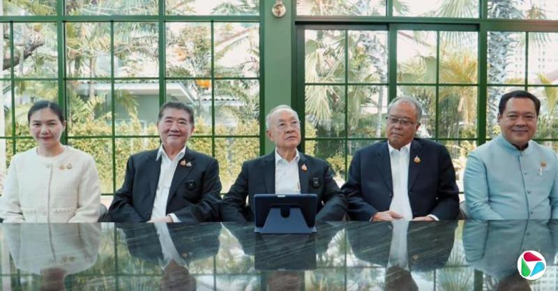 为泰党力挽狂澜保政权 承诺一旦任相立即解散国会