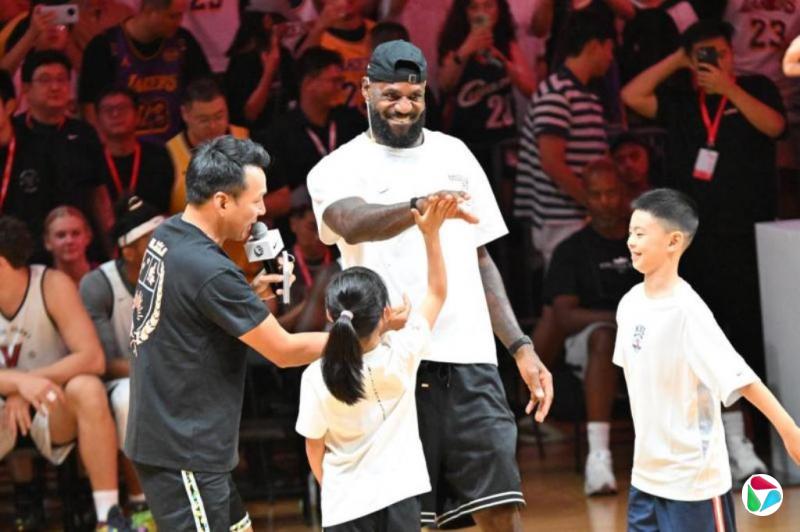 NBA球星詹姆斯人民日报撰文 称篮球是连接彼此桥梁