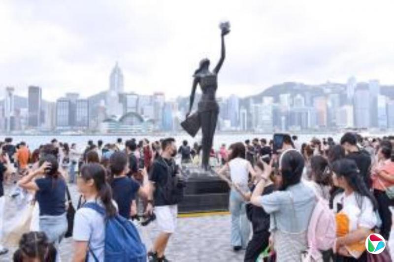 港人国庆中秋黄金周外游减少带动当地消费
