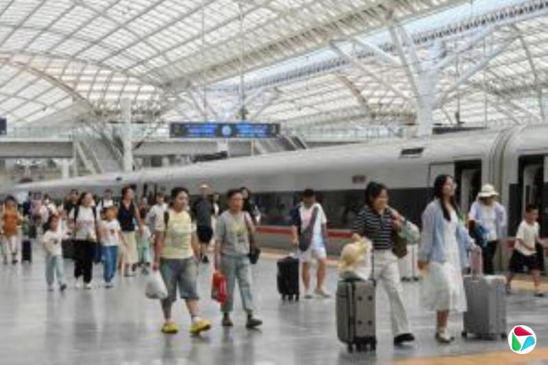 中国今年国庆中秋假期出入境人次同比增11.5%