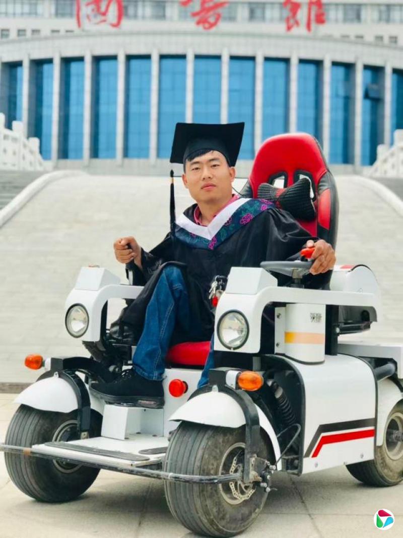 李医师大学毕业照