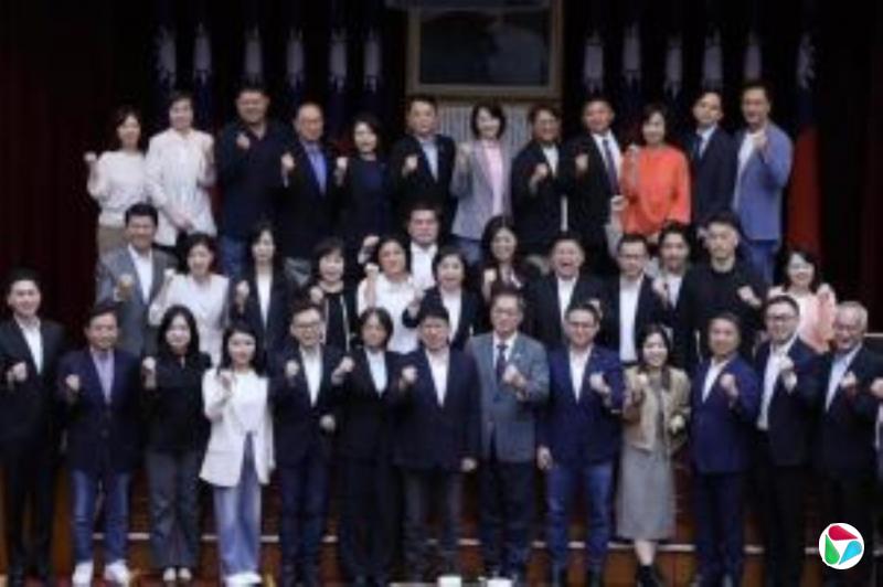 台行政院长:盼郑丽文见习近平拿出竞选时力道